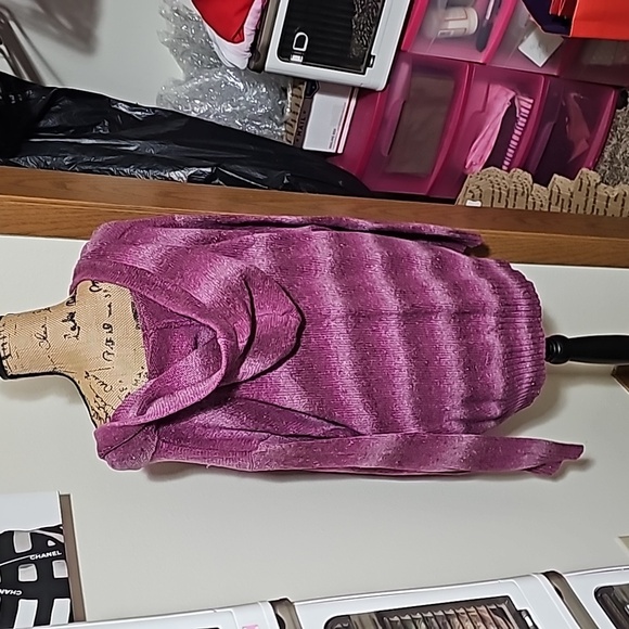 3x pink stripes sweater with hood. - Picture 2 of 3